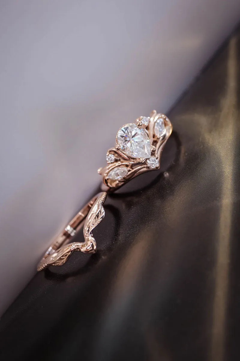 Bridal ring set with pear cut moissanite / Swanlake