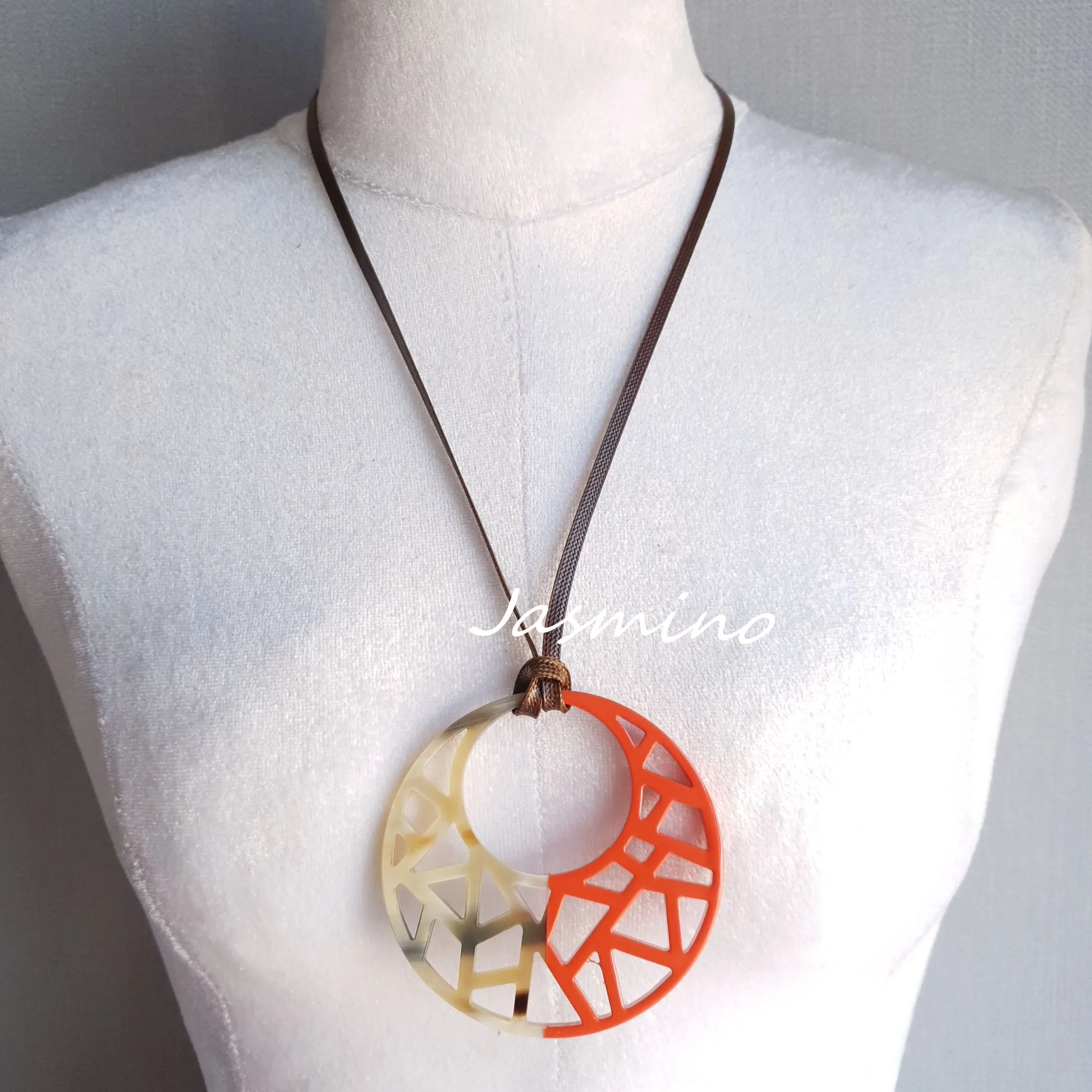 Circle Handmade Pendant J17871, Made by Buffalo Horn and Lacquer