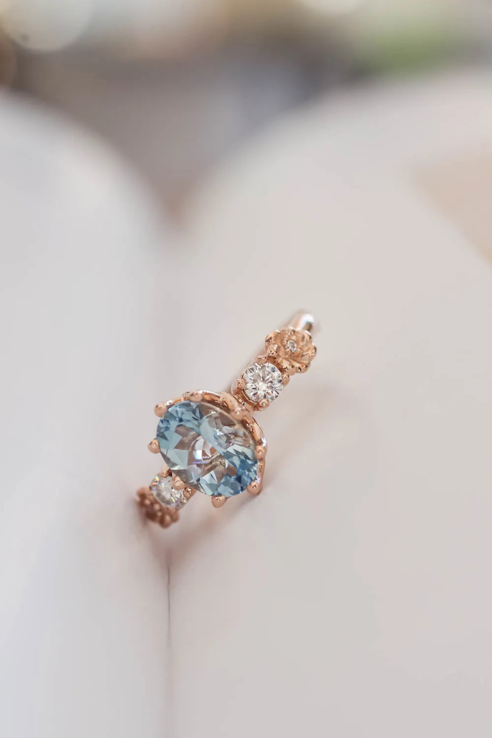 Oval aquamarine engagement ring / Fiorella