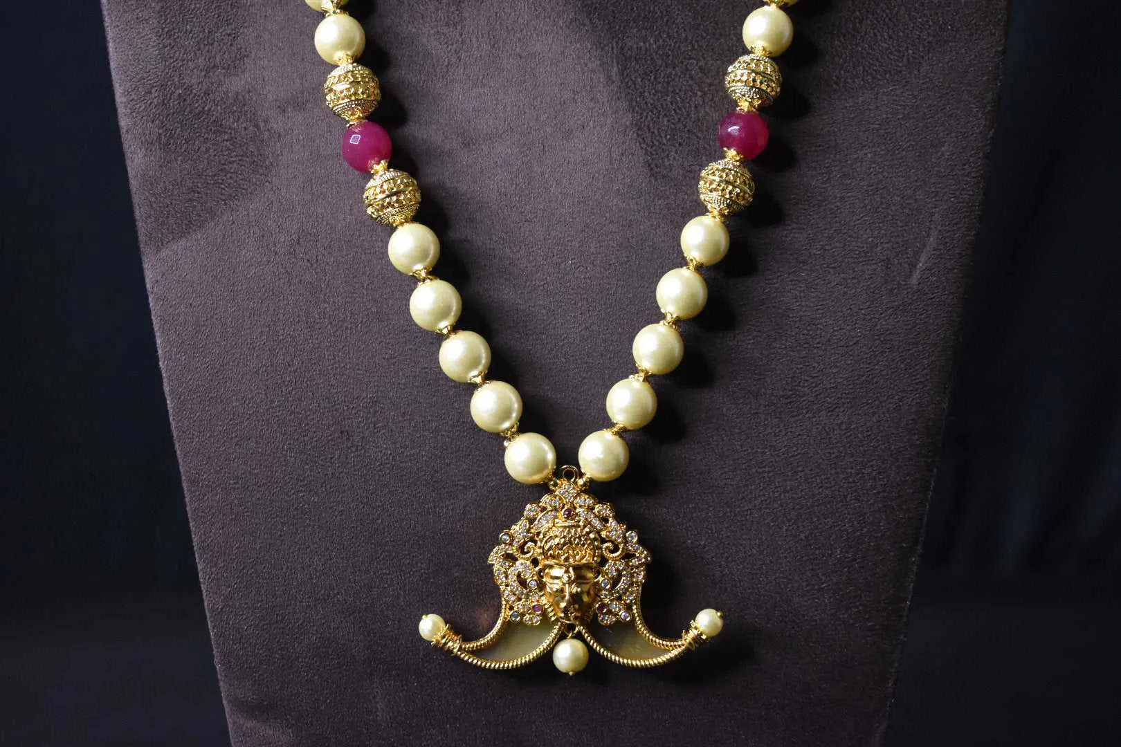 puligoru pendant Mala for groom
