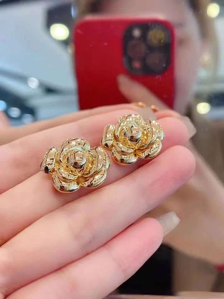 Shiny Rose Stud Earrings 18K Gold