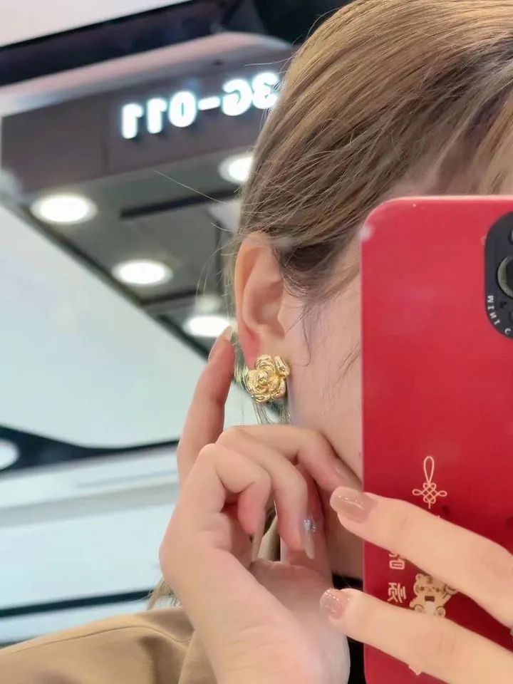 Shiny Rose Stud Earrings 18K Gold