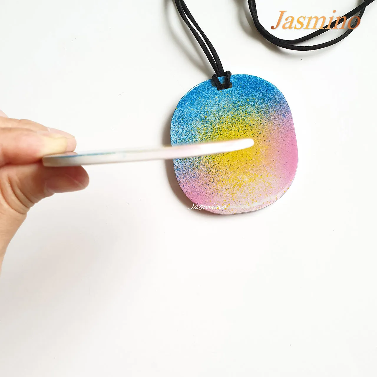 Unique Handmade Pendant J17561, Made by Buffalo Horn and Lacquer