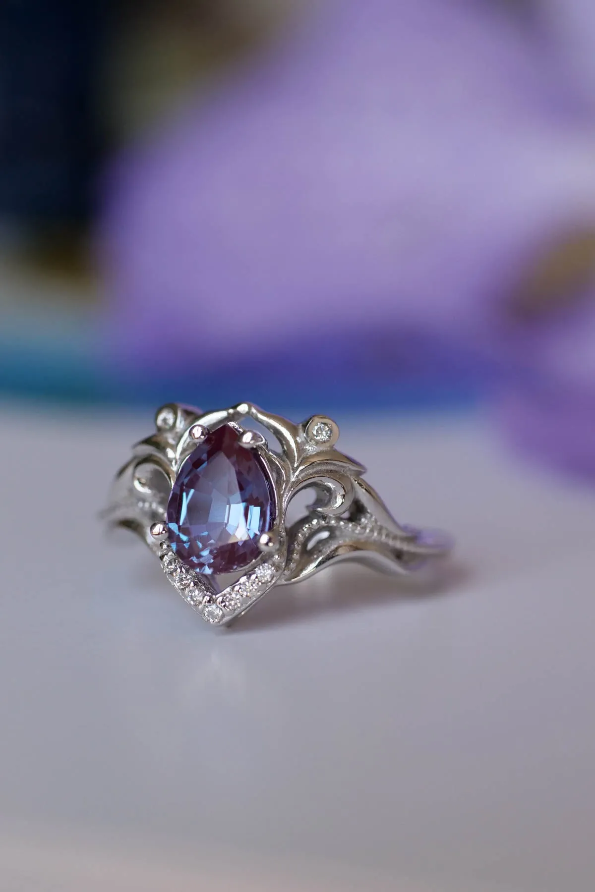 Vintage inspired gold ring with alexandrite and diamonds  / Lida small